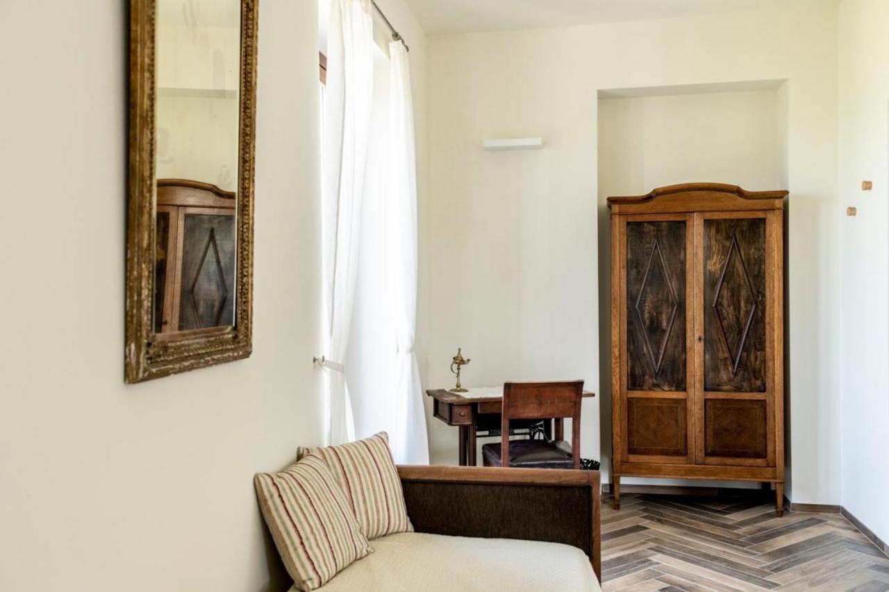 Le Vecchie Persiane - Bed & Breakfast Diano dʼAlba 外观 照片