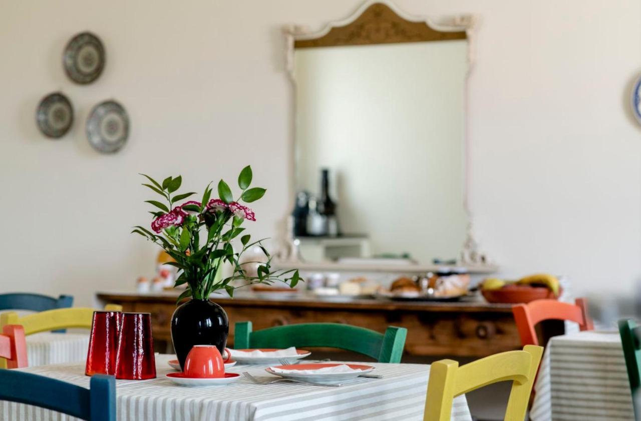 Le Vecchie Persiane - Bed & Breakfast Diano dʼAlba 外观 照片