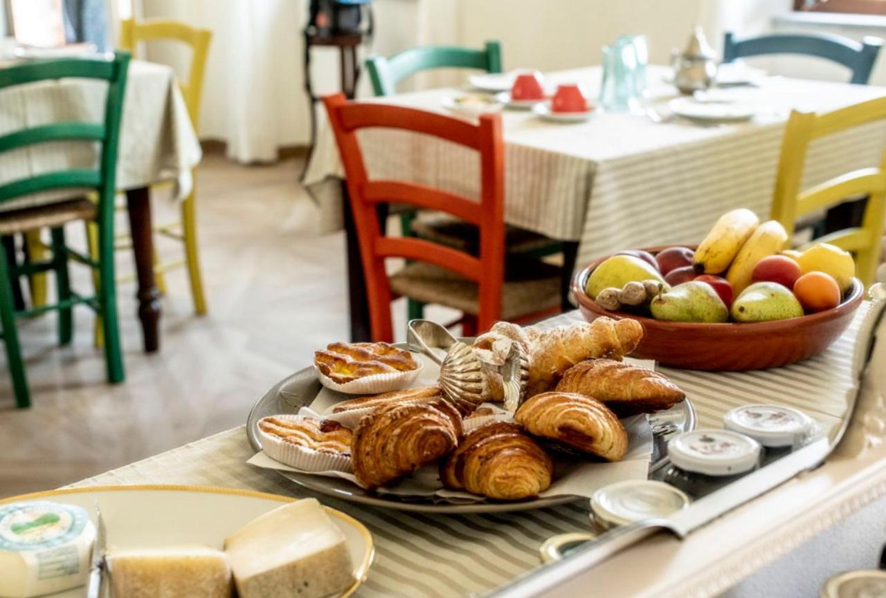 Le Vecchie Persiane - Bed & Breakfast Diano dʼAlba 外观 照片