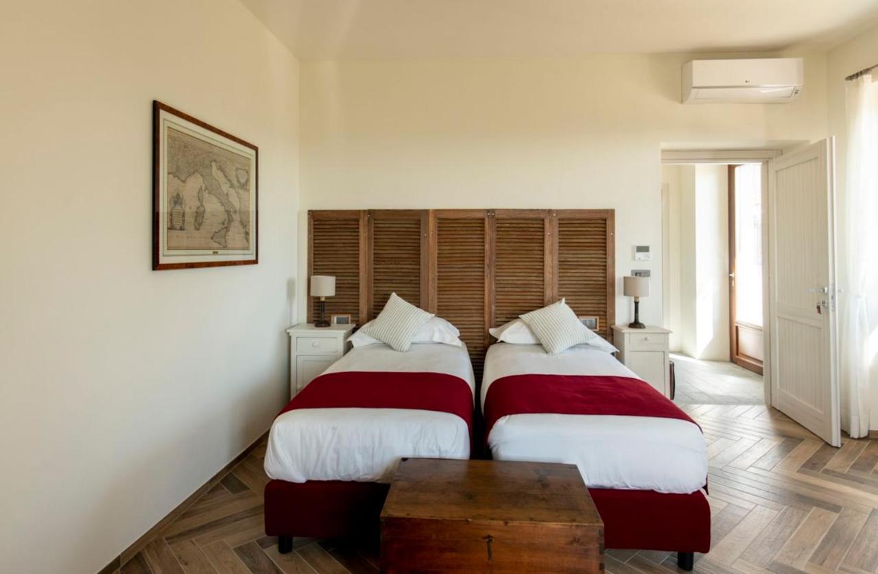 Le Vecchie Persiane - Bed & Breakfast Diano dʼAlba 外观 照片